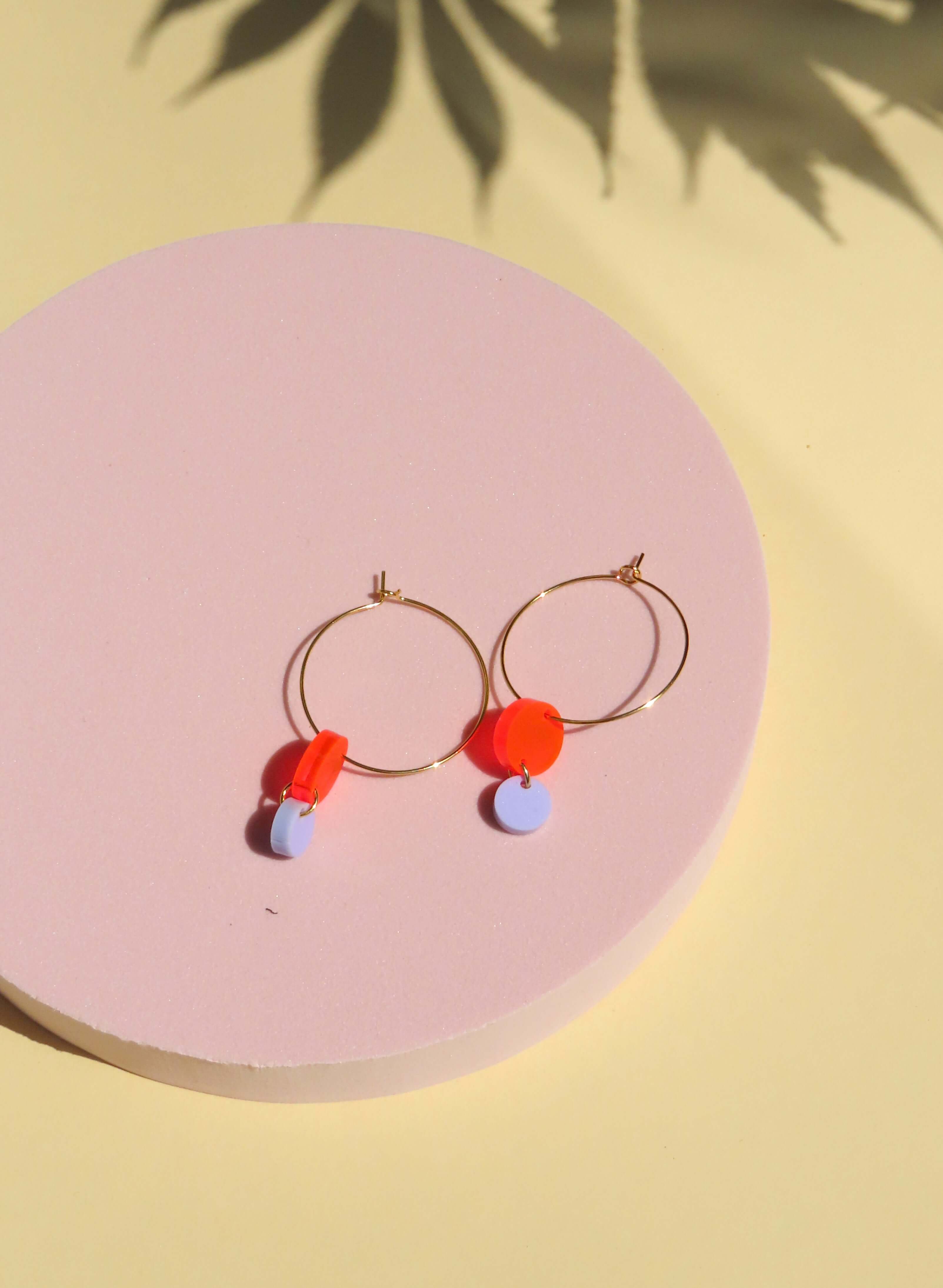 Niemalsmehrohne Ohrringe Hoops orange/flieder Kreisen