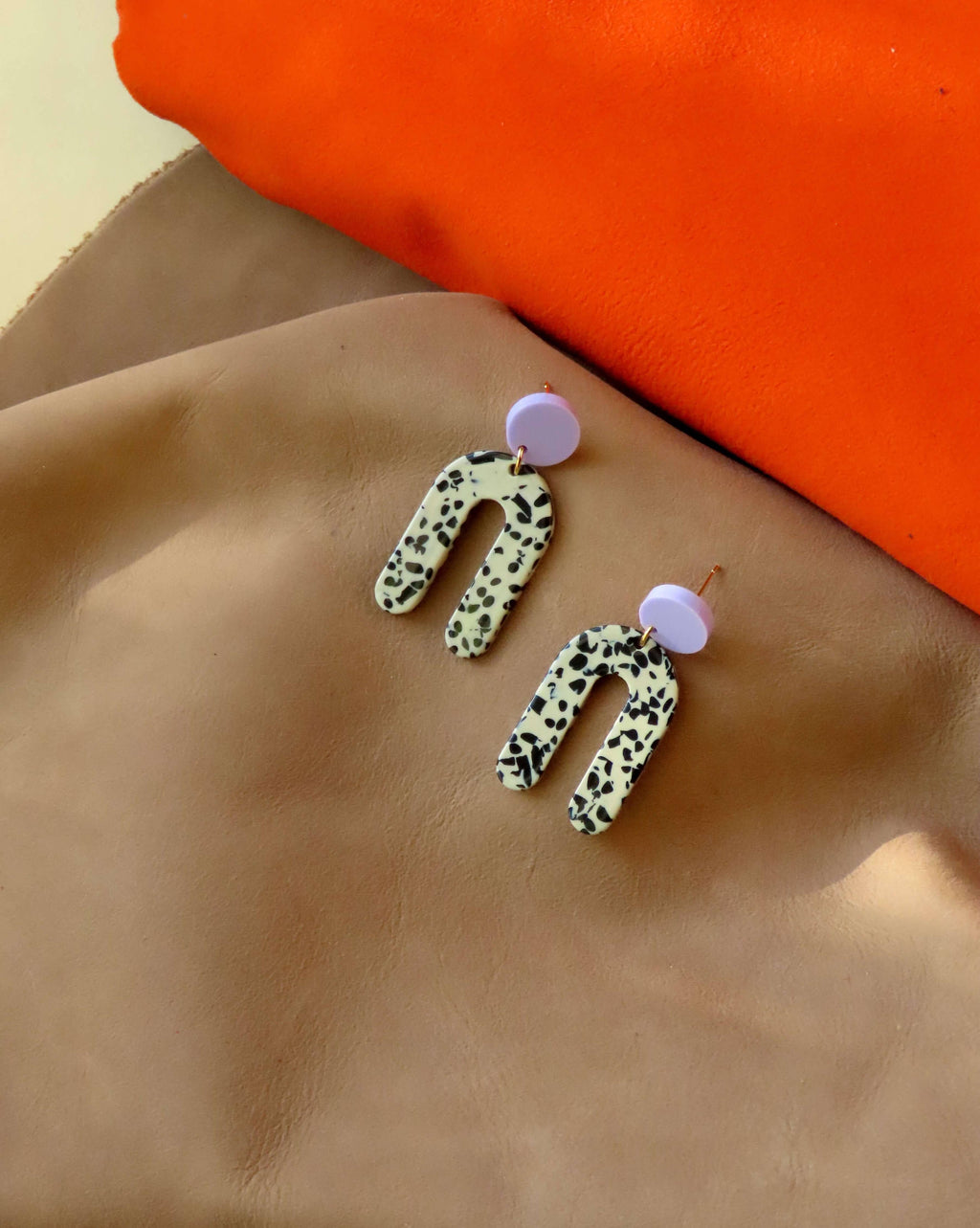 Niemalsmehrohne Ohrringe Slim Greige Dots