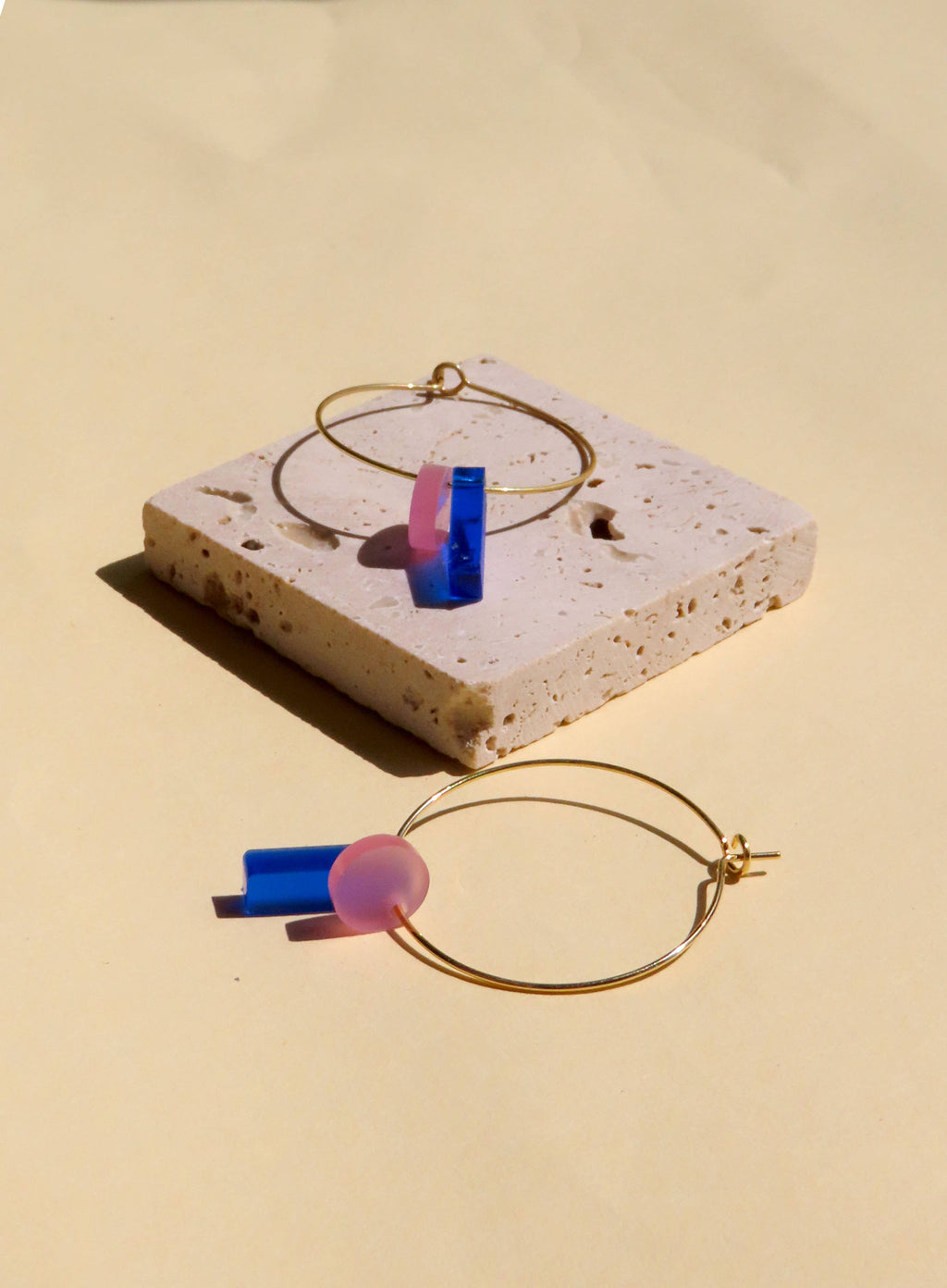 Niemalsmehrohne Ohrringe Dots mit Stick Hoops königsblau/rosa