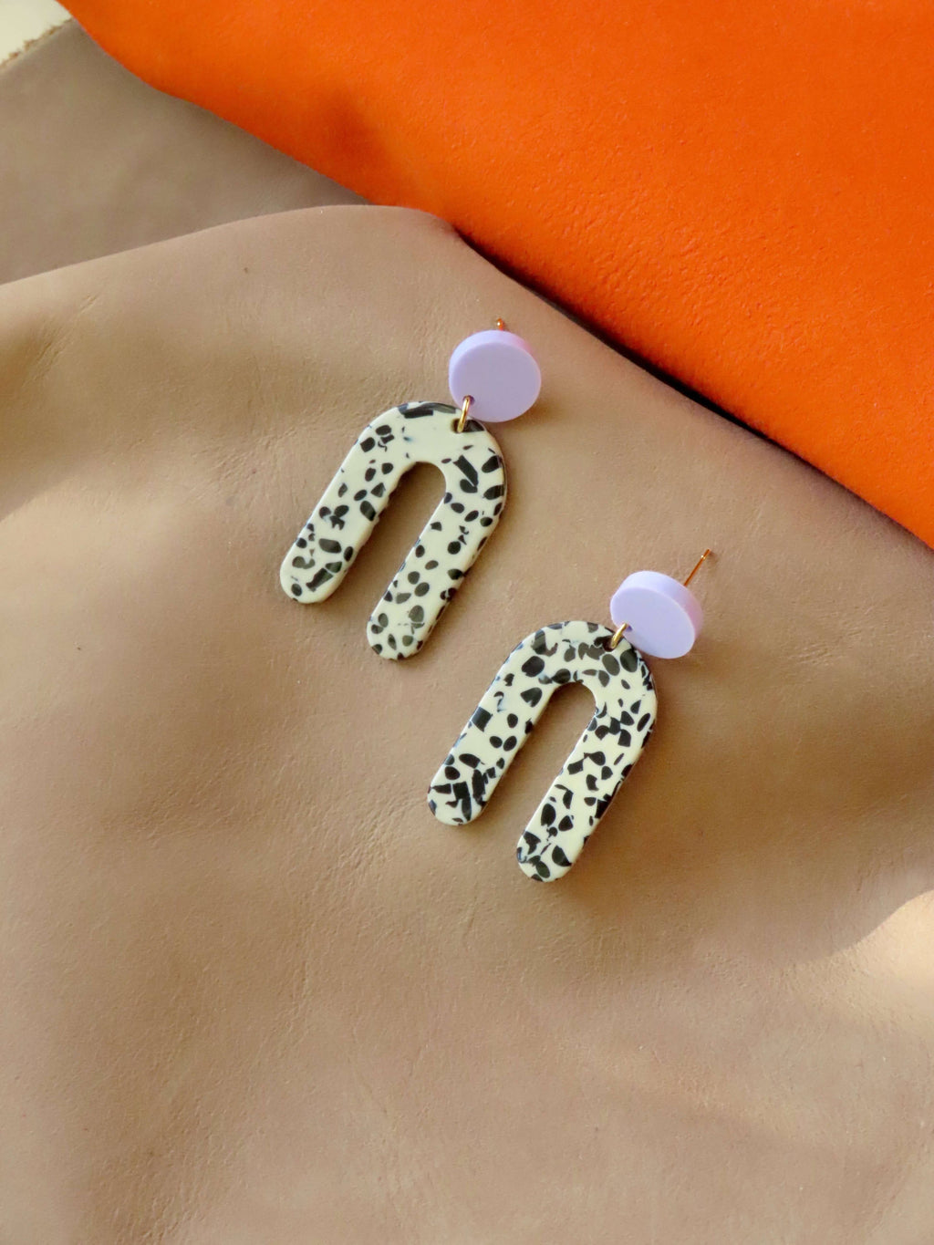 Niemalsmehrohne Ohrringe Slim Greige Dots