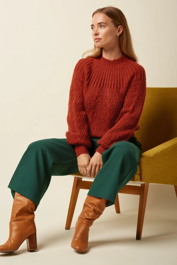 Kinglouie-Federica Pants Marple Farbe Pine Green - Marple Die Federica Pants Marple sind aus gewebtem Stoff gefertigt und haben eine mittlere Taille. Mit Bund samt Gürtelschlaufen, figurbetontem, verkürztem geradem Schnitt und sicherem Haken- sowie Reißverschluss – für einfaches Tragen. Normale Bundhöhe Bund mit Gürtelschlaufen Tailliert Passform Cropped lenght Gerade legs Schließt mit Reißverschluss und Haken Polyester Webstoff Stretchkomfort Material: 76% polyester, 20% rayon, 4% el/ea