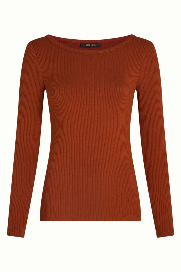 Kinglouie-Lili Tee Uni Rib Farbe Spicy Brown - Uni Rib Das Lili Tee Uni Rib hat einen klassischen Rundhalsausschnitt und lange Ärmel. Aus weichem Viskose-Rippjersey mit Stretch gefertigt – für eine bequeme, figurbetonte Passform, die den ganzen Tag mitmacht. Rundhalsausschnitt Lange Ärmel Viskose Rib-Jersey Stretch