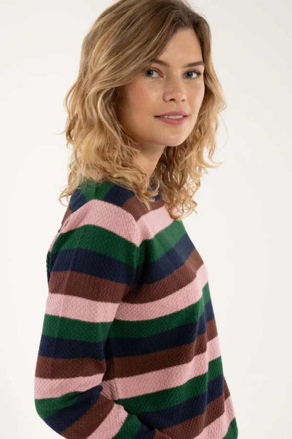 Danefae-Danepearly Pearl Knit Sweater Pullover im schlichten und klassischen Design Niedlicher Perlenstrick Köstliche Baumwollqualität Der Pearly-Pullover ist ein wirklich süßer und klassischer Pullover in schöner Perlstrick-Baumwollqualität. Die Ärmel sind mit einer Rippkante versehen. Kombinieren Sie es mit einer Danedaisy-Hose oder unseren schönen Röcken für ein tolles Alltagsoutfit. Material: 100 % Baumwolle.