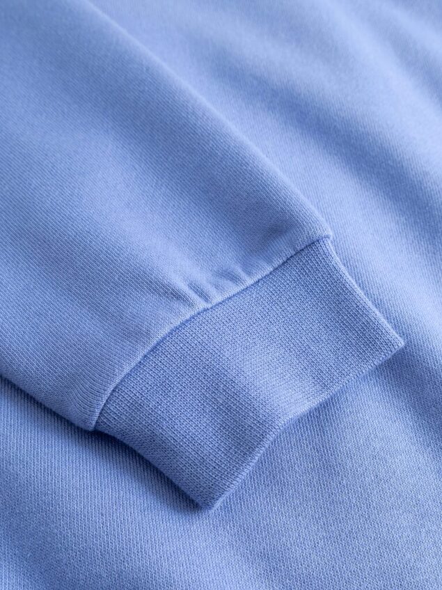 Mademoiselle YéYé-Sweatshirt aus Bio-Baumwolle Farbe/Muster: Persian Blue Für alle, die den Duft von Vinyl lieben! Nachhaltig und GOTS zertifiziert Extra weiche, angeraute Innenseite Normale Passform Rundhalsausschnitt Lange Ärmel mit Bündchen Großer Aufdruck vorne 100% Baumwolle (organic) GOTS zertifziert