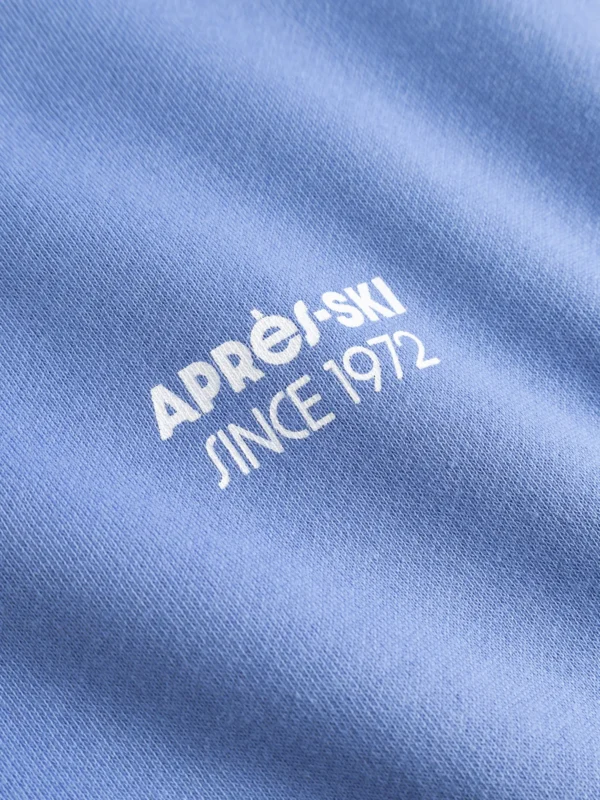 Sweatshirt aus Bio-Baumwolle Farbe/Muster: Persian Blue Der darf in deinem nächsten Winterurlaub auf keinen Fall fehlen – Kuschelig weich und direkt aus der YéYé-Designfeder. Nachhaltig und GOTS zertifiziert Extra weiche, angeraute Innenseite Normale Passform Rundhalsausschnitt Lange Ärmel mit Bündchen Großer Aufdruck hinten 100% Baumwolle (organic) GOTS zertifziert Geprüfte Produktionsstätten – Faire Produktion 100% Vegan – Wir verwenden grundsätzlich keine Materialien tierischen Ursprungs