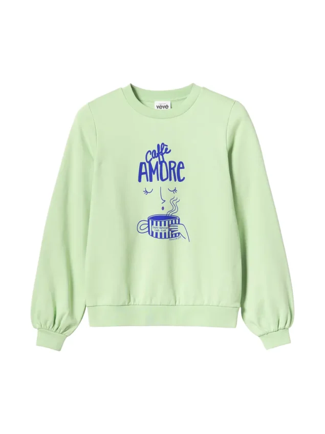 Mademoiselle YéYé-Sweatshirt aus Bio-Baumwolle Farbe/Muster: Pistachio Eingekuschelt in eine Decke und auf dem Schoß eine heiße Tasse Kaffee – dein Caffé Amore! Nachhaltig und GOTS zertifiziert Extra weiche, angeraute Innenseite Normale Passform Rundhalsausschnitt Lange Ärmel mit Bündchen Großer Aufdruck vorne 100% Baumwolle (organic) GOTS zertifziert
