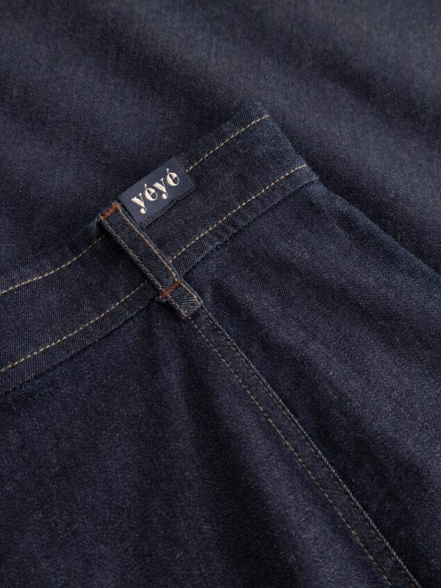 Mademoiselle YéYé-Ausgestellter Jeans Rock aus Bio-Baumwolle Coffee Flirt Skirt Farbe/Muster: Indigo Blue Ausgestellt und lässig: Dieser Jeansrock mit Trench-Taschen passt perfekt zur Strumpfhose und zu Stiefeln. Nachhaltig und GOTS zertifiziert Denim mit Stretch Ausgestellte, schwingende Silhouette Reißverschluss hinten Breite Leistentaschen Gürtelschlaufen 98% Baumwolle (organic), 2% Elasthan GOTS zertifiziert