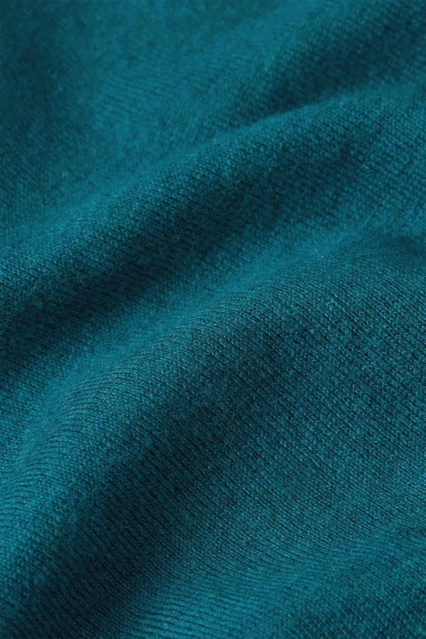 Kinglouie-Cardi Roundneck Cocoon Aus elastischem Baumwollstrick gefertigt, hat dieses Langarmteil ein schlichtes Design mit Rundhalsausschnitt und regulärer Passform. Mit Knopfverschluss – für Komfort und Alltagstauglichkeit. Baumwolle Strick Stretch Uni Lange Ärmel Rundhalsausschnitt Normale Passform Knopfverschluss Farbe Spruced Green - Cocoon Material: 70% cotton, 20% modal, 10% silk