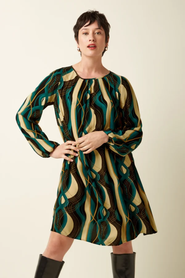 Kurzes gewebtes Kleid im 60er-Jahre-Stil mit Puffärmeln und verspielten Falten vorne. Farbe Black - Elysse
