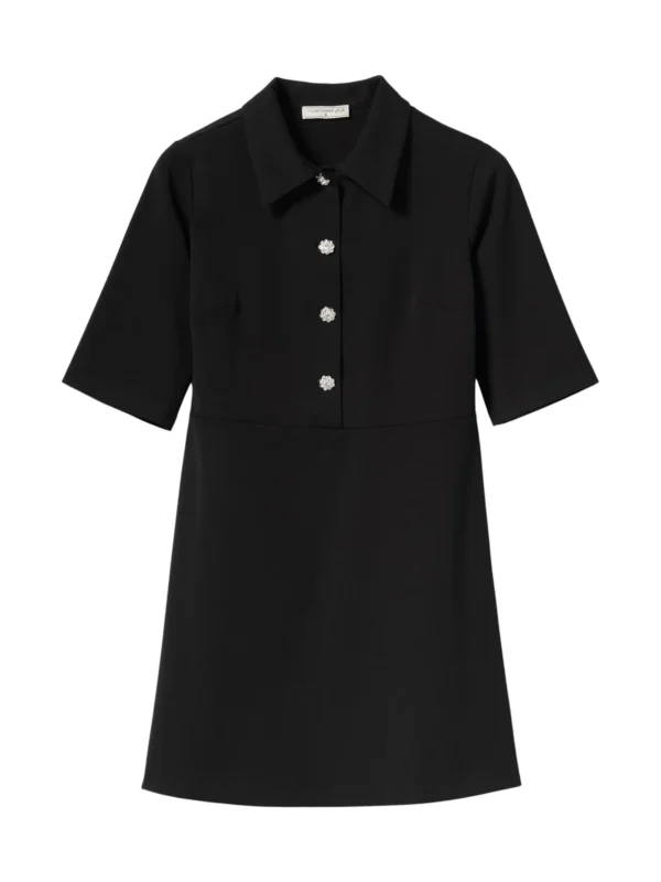 60s Kleid mit Knöpfen aus Webstoff Kompakter Webstoff Taillierte Silhouette Leicht ausgestellter Saum Mini-Länge Hemdkragen Kurze Knopfleiste mit Statement Knöpfe Echte Klassiker kommen nie aus der Mode! Das Sixties / Mod Kleid: laut, kurz, ikonisch – und garantiert Komplimente im Minutentakt. Wir haben diesem Lieblings Teil weite Ärmel verpasst – für ein bisschen mehr Modernism.