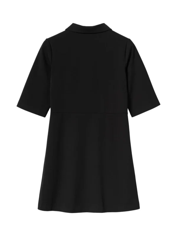 60s Kleid mit Knöpfen aus Webstoff Kompakter Webstoff Taillierte Silhouette Leicht ausgestellter Saum Mini-Länge Hemdkragen Kurze Knopfleiste mit Statement Knöpfe Echte Klassiker kommen nie aus der Mode! Das Sixties / Mod Kleid: laut, kurz, ikonisch – und garantiert Komplimente im Minutentakt. Wir haben diesem Lieblings Teil weite Ärmel verpasst – für ein bisschen mehr Modernism.