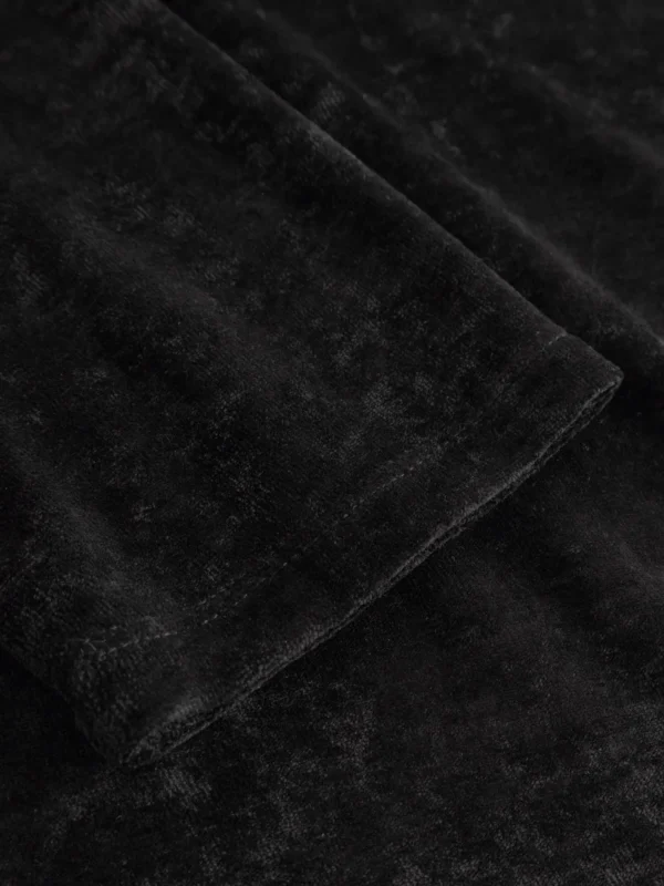 Samt Top mit hohem Bateau Ausschnitt aus LENZING™ TENCEL™ Nachhaltig und zertifiziert Weicher Samt Taillierte Passform Schmale, verkürzte Ärmel Hoher Boot-Ausschnitt Das kleine Schwarze – aus glänzendem Pannesamt. Dieser elegante Kragen sieht super edel und absolut elegant aus – très chic