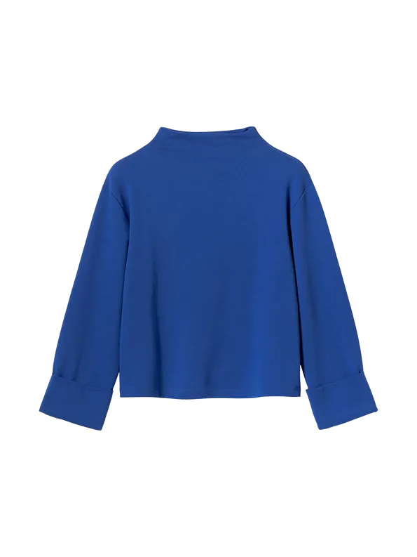 Pullover mit Stehkragen aus Bio-Baumwolle Mod Shift Top Farbe/Muster: Surfing Blue Retro vibes pur! Alltagstauglicher und bequemer Pullover mit breitem Ärmelaufschlag aus einem kompakten Jersey. Maximal lässig mit der passenden Hose. Nachhaltig und GOTS zertifiziert Hochwertiger Punto Milano Jersey Lässige Passform Lange, weite Ärmel mit Aufschlag Turtleneck Kragen 100% Baumwolle (organic) GOTS zertifiziert Geprüfte Produktionsstätten – Faire Produktion 100% Vegan – Wir verwenden grundsätzlich keine Materialien tierischen Ursprung