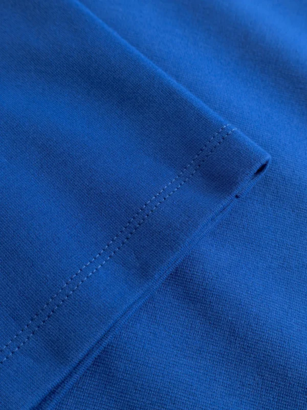 Pullover mit Stehkragen aus Bio-Baumwolle Mod Shift Top Farbe/Muster: Surfing Blue Retro vibes pur! Alltagstauglicher und bequemer Pullover mit breitem Ärmelaufschlag aus einem kompakten Jersey. Maximal lässig mit der passenden Hose. Nachhaltig und GOTS zertifiziert Hochwertiger Punto Milano Jersey Lässige Passform Lange, weite Ärmel mit Aufschlag Turtleneck Kragen 100% Baumwolle (organic) GOTS zertifiziert Geprüfte Produktionsstätten – Faire Produktion 100% Vegan – Wir verwenden grundsätzlich keine Materialien tierischen Ursprung