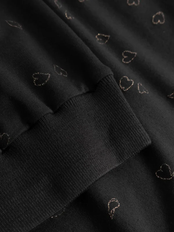 Here We Are Sweatshirt Nachhaltig und zertifiziert Weiche, kompakte Jersey Qualität Normale Passform Lange Ärmel mit Bündchen Süße, kleine Herzblätter wehen von den Bäumen. Dieser subtile kleine Print kann was. Damit versprühst du ein bischen Liebe – mit Glitzer!