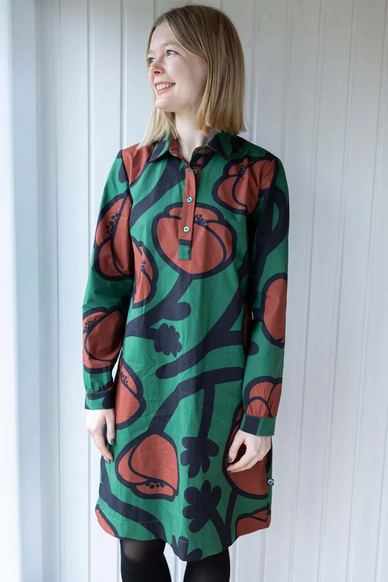 Danefae Danecarnation Poplin Dk Pine Klassisches Hemdblusenkleid Mit Knopfverschluss und lange Ärmeln Das Material ist Öko-Tex-zertifiziert 98% Baumwolle 2% Elasthan Düsseldorf Kleidsam Fairfashion