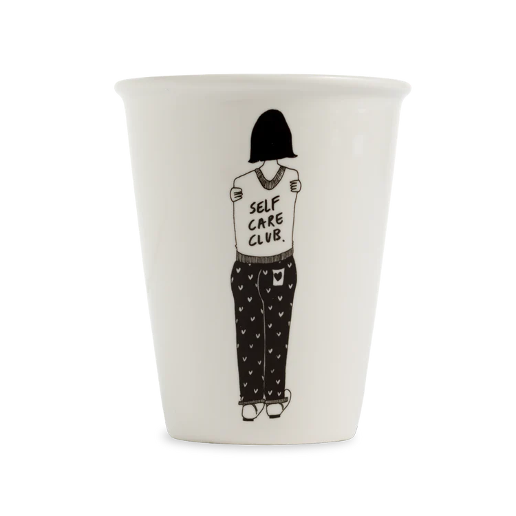 helen b. Cup Self Care Club Porzellantasse mit Illustration von Helen B. Merkmale: Handgefertigt Höhe: 9,5 cm Durchmesser: ø 8 cm Volumen: 220 ml Farbe: Schwarze Linienzeichnung auf cremeweißem Hintergrund Material: Porzellan, Keramik, Transferdruck Entworfen und hergestellt in Belgien Die Tasse ist spülmaschinen-, ofen- und mikrowellengeeignet. Düsseldorf Kleidsam Conceptstore Geschenke